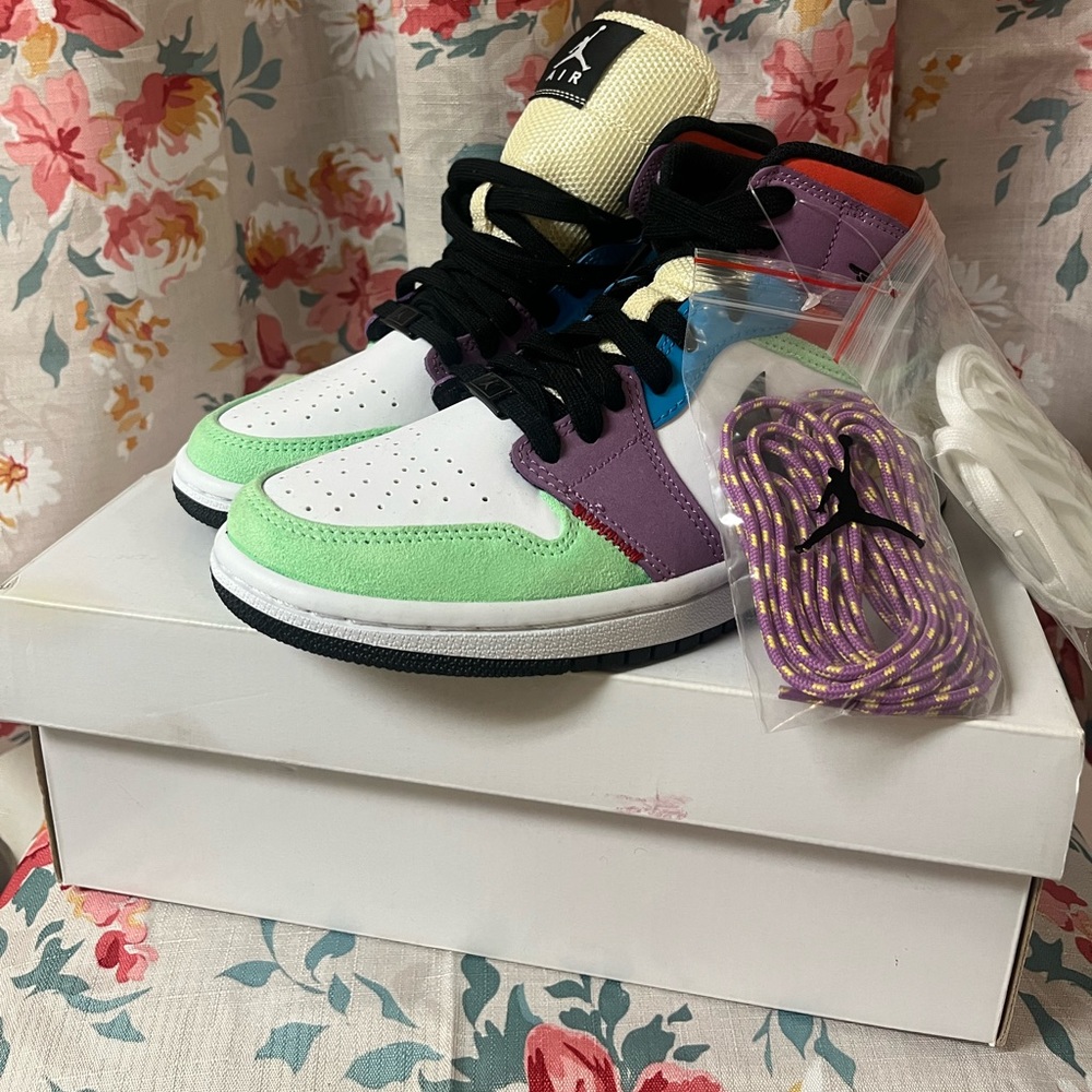 Women’s Air Jordan 1 Mod SE “Lightbulb” 2020